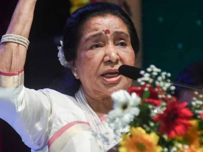 मुंबई में अंतिम विदाई की तैयारी, दिग्गज गायिका आशा भोसले को श्रद्धांजलि देने उमड़े सेलेब्स