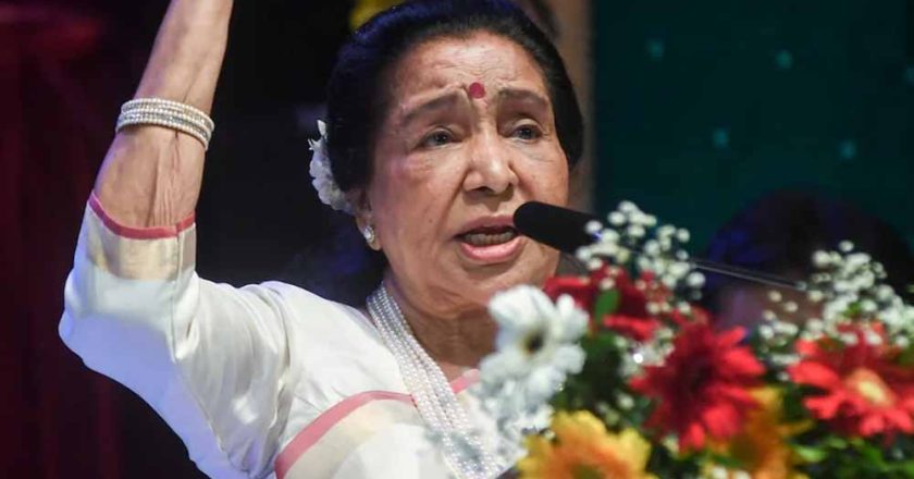 मुंबई में अंतिम विदाई की तैयारी, दिग्गज गायिका आशा भोसले को श्रद्धांजलि देने उमड़े सेलेब्स