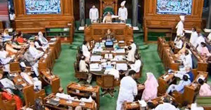 महिला आरक्षण बिल पर संसद में सख्ती, बीजेपी ने जारी किया तीन लाइन का व्हिप