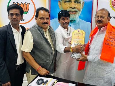 मंत्री दिलीप जायसवाल से मुलाकात, सम्मानित किए गए पत्रकार समिति के नेता