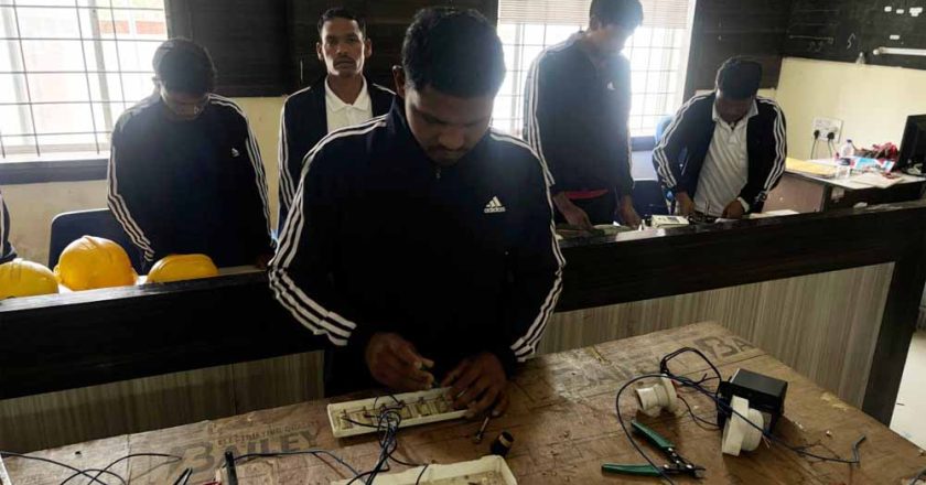 अंधेरे से उजाले की ओर- पुनर्वास नीति ने संवारा विनोद का भविष्य