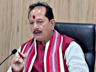 विजय सिन्हा का बयान—’सीएम पद की दौड़ में नहीं, NDA में सभी नेता बराबर’