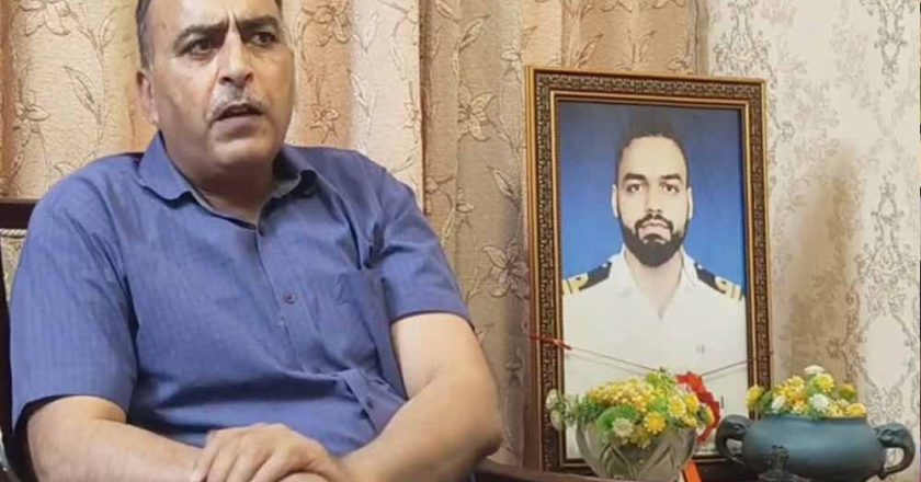 Pahalgam terror attack के शहीद Vinay Narwal को नमन, Karnal में दी गई भावभीनी श्रद्धांजलि