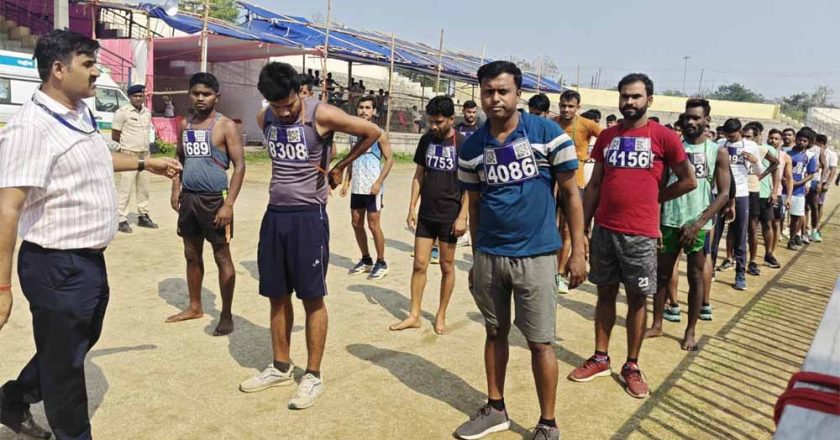 धनबाद में सख्ती के बीच होमगार्ड फिजिकल टेस्ट: इलेक्ट्रॉनिक गैजेट्स पर पूरी तरह प्रतिबंध