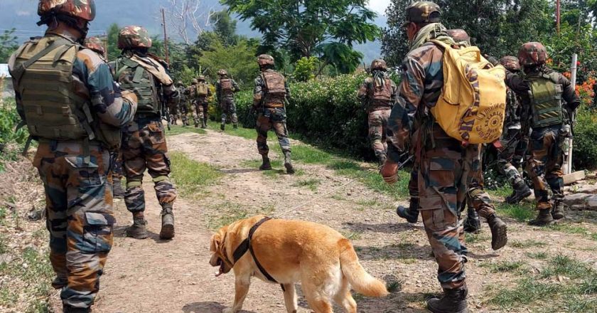 जम्मू-कश्मीर के गांदरबल में सुरक्षाबलों का बड़ा एक्शन, मुठभेड़ में एक आतंकी ढेर, दो अभी भी घेरे में