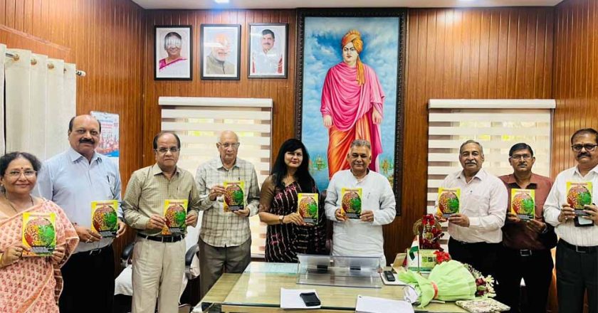 मंत्री परमार ने क्लाइमेट चेंज एंड बायोडायवर्सिटी विषयक राष्ट्रीय वेबीनार पर आधारित पुस्तिका का किया विमोचन