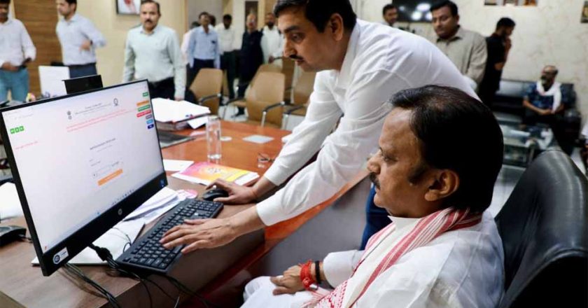 उप मुख्यमंत्री शुक्ल ने स्वयं अपना स्वगणना फॉर्म भरा