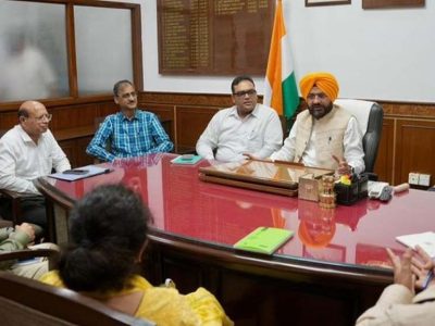 बिजली मंत्री तरुणप्रीत सौंद ने संभाला कार्यभार, अधिकारियों संग की पहली अहम बैठक