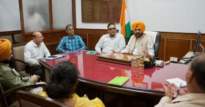 बिजली मंत्री तरुणप्रीत सौंद ने संभाला कार्यभार, अधिकारियों संग की पहली अहम बैठक