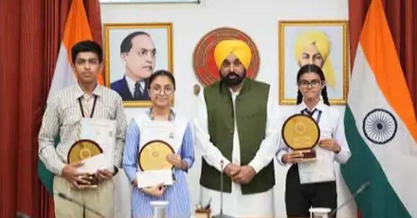 पंजाब बोर्ड टॉपर्स से मिलेंगे CM मान, सम्मान के साथ देंगे स्कॉलरशिप चेक
