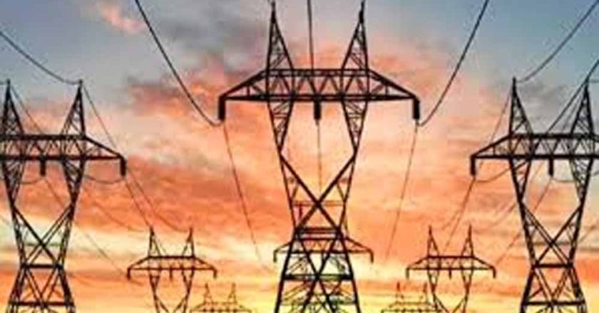 लखनऊ में बिजली संकट: फैजुल्लागंज में सड़क जाम, भीषण गर्मी में लोग परेशान