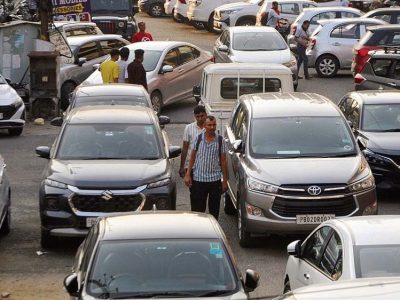 चंडीगढ़ में पार्किंग संकट गहराया, हर 3 मिनट में बढ़ रही एक नई कार; सड़कों पर बढ़ा दबाव