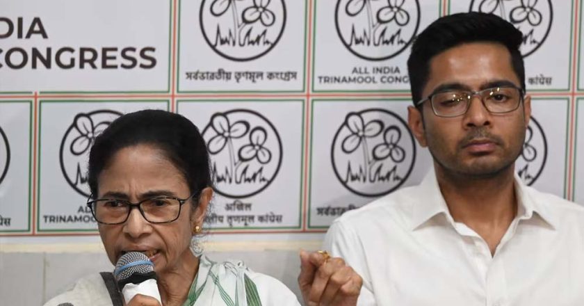 TMC में बढ़ी अंदरूनी कलह? ममता बनर्जी के सामने ही विधायकों ने उड़ाया अभिषेक का मजाक