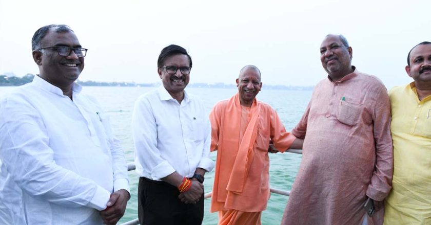 सीएम योगी ने रामगढ़ताल में की क्रूज की सवारी
