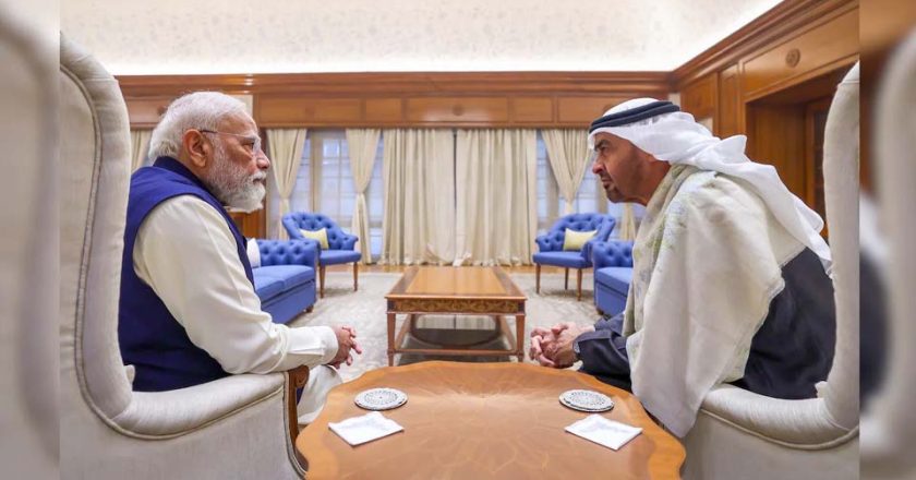 UAE के इस फैसले से भारत की किस्मत चमकेगी, डॉलर के बजाय रुपये में मिलेगा तेल