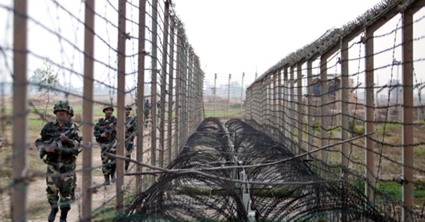 पाकिस्तान बॉर्डर पर बाड़ से बदली सुरक्षा तस्वीर, अब बांग्लादेश सीमा पर स्मार्ट फेंसिंग क्यों जरूरी?