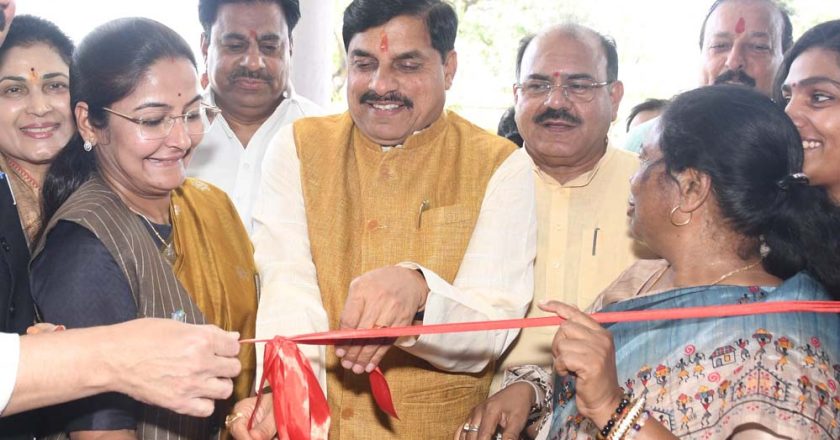 भोपाल निगम की 8-मंजिला बिल्डिंग का लोकार्पण, CM बोले—नीचे जनता से जुड़े काम होंगे; 10.5 मेगावाट सोलर प्लांट भी शुरू