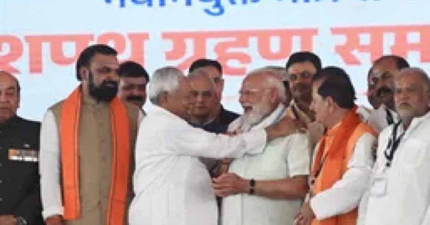 बिहार मंत्रिमंडल विस्तार में पीएम मोदी-नीतीश की केमिस्ट्री चर्चा में, 32 नए मंत्रियों ने ली शपथ