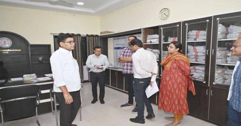 डायवर्सन मामलों में लापरवाही पर भड़के मंत्री टंकराम वर्मा, SDM को लगाई फटकार