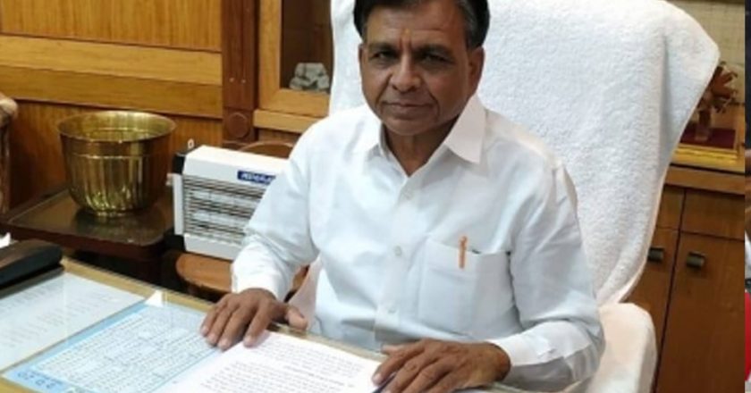 कलेक्टर्स आबकारी नीति का कड़ाई से कराएं पालन: उप मुख्यमंत्री देवड़ा
