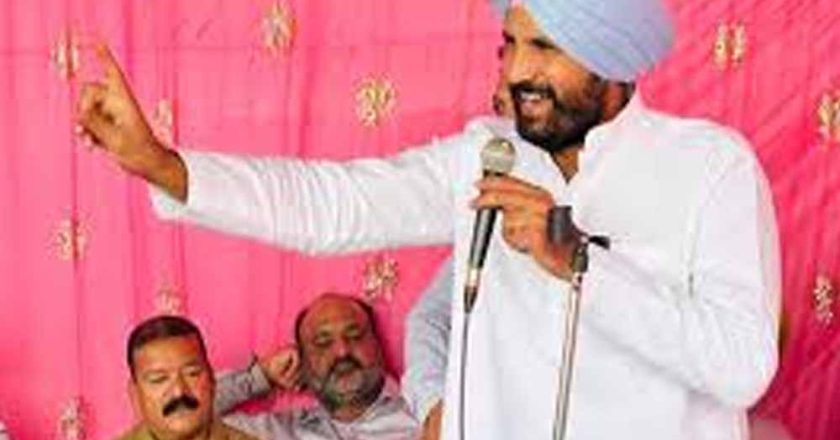 बैलगाड़ी पर वोट डालने पहुंचे राजा वड़िंग, पेट्रोल-डीजल कीमतों के खिलाफ अनोखा प्रदर्शन