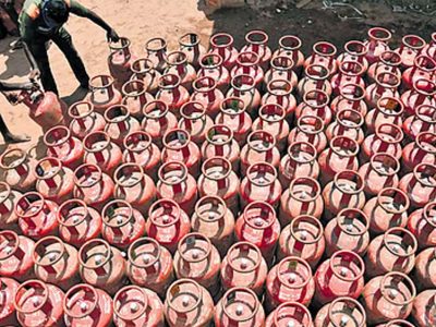क्या गैस सिलेंडर होगा महंगा? सरकारी सब्सिडी पर पड़ेगा असर, इस रिपोर्ट ने बढ़ाई चिंता