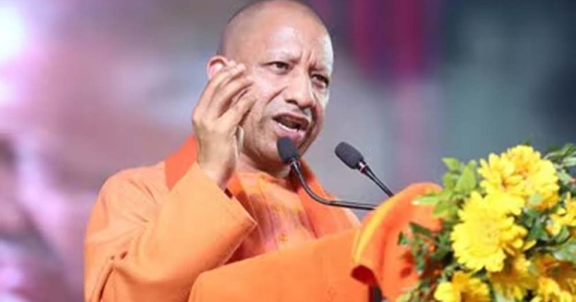 अयोध्या बनाम मथुरा राजनीति गरमाई: योगी का अखिलेश पर तीखा हमला
