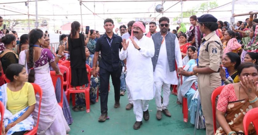 भारतीय राजनीति में पहली बार डिप्टी सीएम अरुण साव बने विधायक दूल्हे की बैलगाड़ी के सारथी