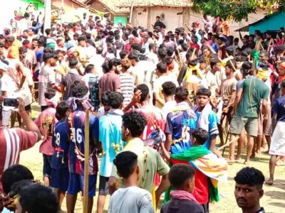 खरसावां में अंगारों पर नंगे पांव शिवभक्तों की आस्था