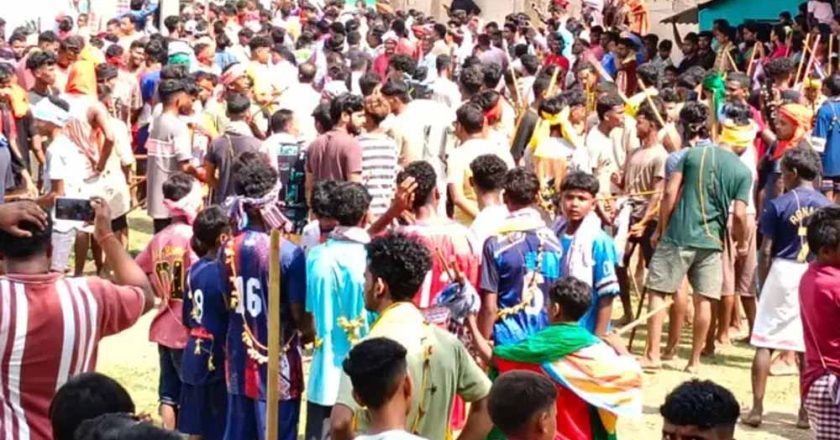 खरसावां में अंगारों पर नंगे पांव शिवभक्तों की आस्था