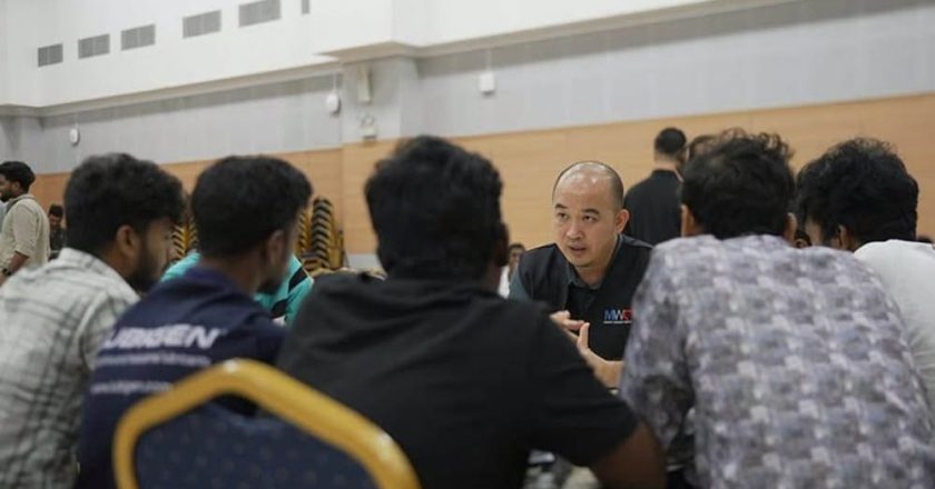सिंगापुर में फंसे सैकड़ों भारतीय कामगार, कंपनियों पर सैलरी और आवास हड़पने के आरोप