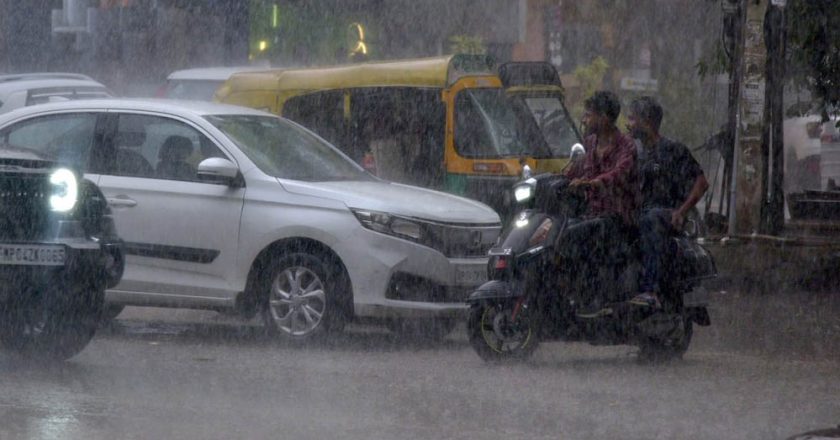 MP Weather Update: 15 जिलों में झमाझम बारिश, 2 दिन में भोपाल-उज्जैन पहुंचेगा मानसून; ग्वालियर-चंबल में इंतजार जारी