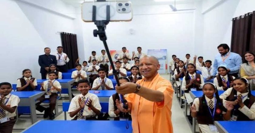 योगी सरकार की शिक्षा क्रांति से बदल रही बच्चों की तकदीर