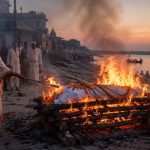 गरुड़ पुराण के अनुसार रात में अंतिम संस्कार क्यों नहीं किया जाता, जानिए धार्मिक कारण