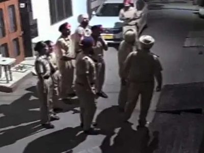 आधी रात अकाली नेता इंद्रजीत सिंह पंडोरी के घर पुलिस की रेड, नहीं मिले घर पर