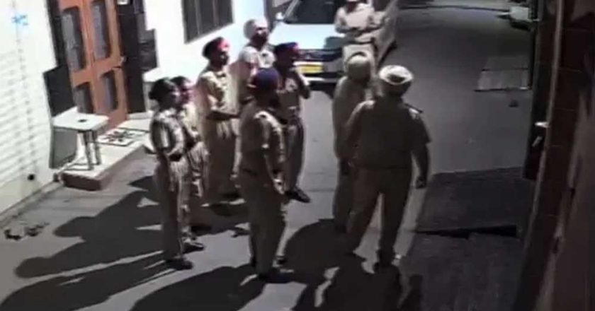 आधी रात अकाली नेता इंद्रजीत सिंह पंडोरी के घर पुलिस की रेड, नहीं मिले घर पर