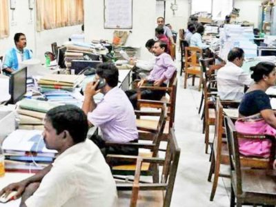 38 हजार कर्मचारियों के सर्विस रिकॉर्ड की होगी जांच, ज्यादा वेतन लेने वालों पर गिरेगी गाज