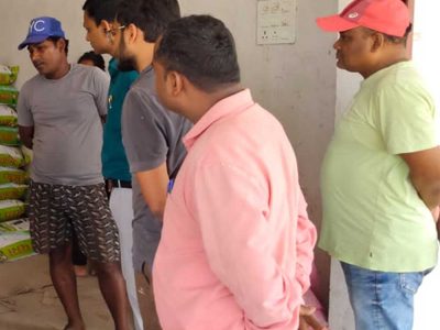 किसान बनकर पहुंचे कृषि अधिकारी, खाद की कालाबाजारी का किया खुलासा