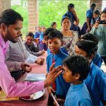 नए शैक्षणिक सत्र की शुरुआत पर स्कूलों में उत्साह, विद्यार्थियों का तिलक लगाकर स्वागत
