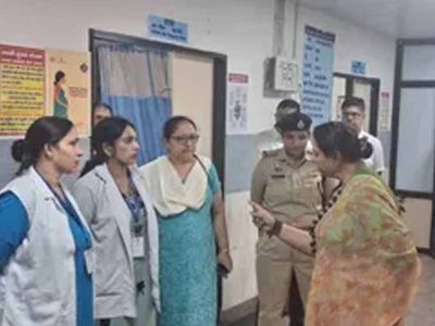 विवादित बयान पड़ा भारी! रेणू भाटिया की गई कुर्सी, ‘बेटी को अनजान व्यक्ति के साथ छोड़ने’ वाली टिप्पणी पर कार्रवाई