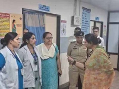 LNJP अस्पताल में हंगामा, सीनियर अफसर की आंखों में आए आंसू; महिला आयोग चेयरपर्सन की टिप्पणी पर भड़कीं नर्सें