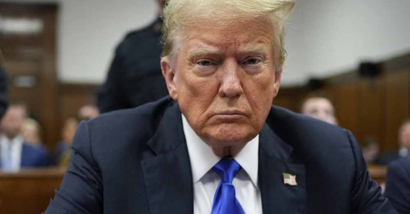 US Attacks Iran: अपाचे हेलिकॉप्टर गिरने के बाद ट्रंप का बड़ा एक्शन, ईरान पर हमला, होर्मुज में बढ़ा तनाव