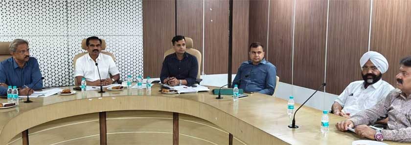 परिवहन सचिव ने बस संचालकों और अधिकृत वेंडरों के साथ की समीक्षा बैठक