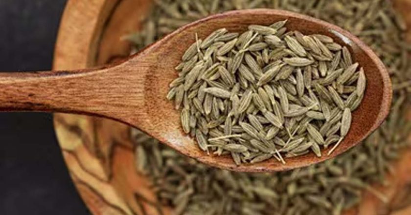 FSSAI की छापेमारी में पकड़ी गई केमिकल वाली सौंफ, ऐसे करें पहचान