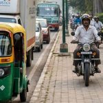 फुटपाथ पर कार या बाइक दौड़ाई तो ₹5,000 का जुर्माना! कर्नाटक सरकार का बड़ा प्रस्ताव