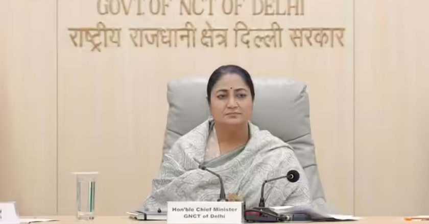 दिल्ली सरकार का बड़ा प्रशासनिक फेरबदल, वित्त विभाग के 52 अधिकारियों का तबादला