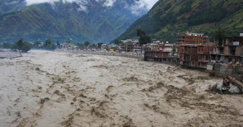 Himachal Rain: मॉनसून का कहर, 9 लोगों की मौत, 49 सड़कें बंद; बारिश-भूस्खलन से जनजीवन प्रभावित