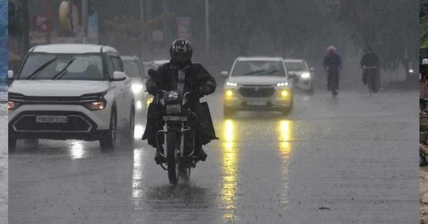 Punjab Weather: मानसून से मौसम हुआ सुहाना, पारा 35.2°C तक गिरा; 4 दिन भारी बारिश का यलो अलर्ट