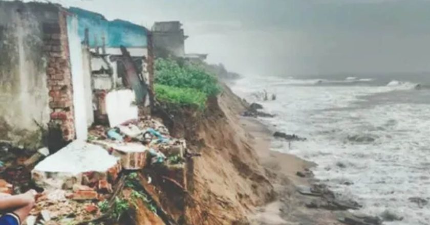 ओडिशा में समुद्र का बढ़ता कहर: गंजाम का तट कटाव की चपेट में, 17 गांवों पर मंडराया संकट