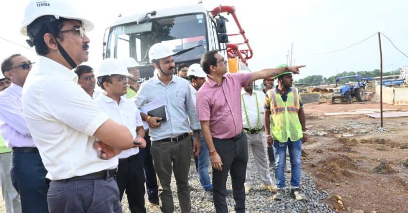 बिलासपुर संभागायुक्त ने निर्माणाधीन मेडिकल कॉलेज का किया निरीक्षण
